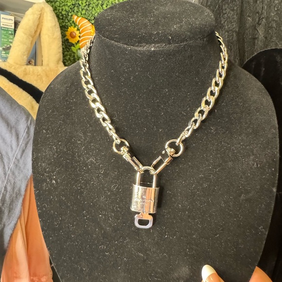 Lv lock and key - Picture 2 of 3